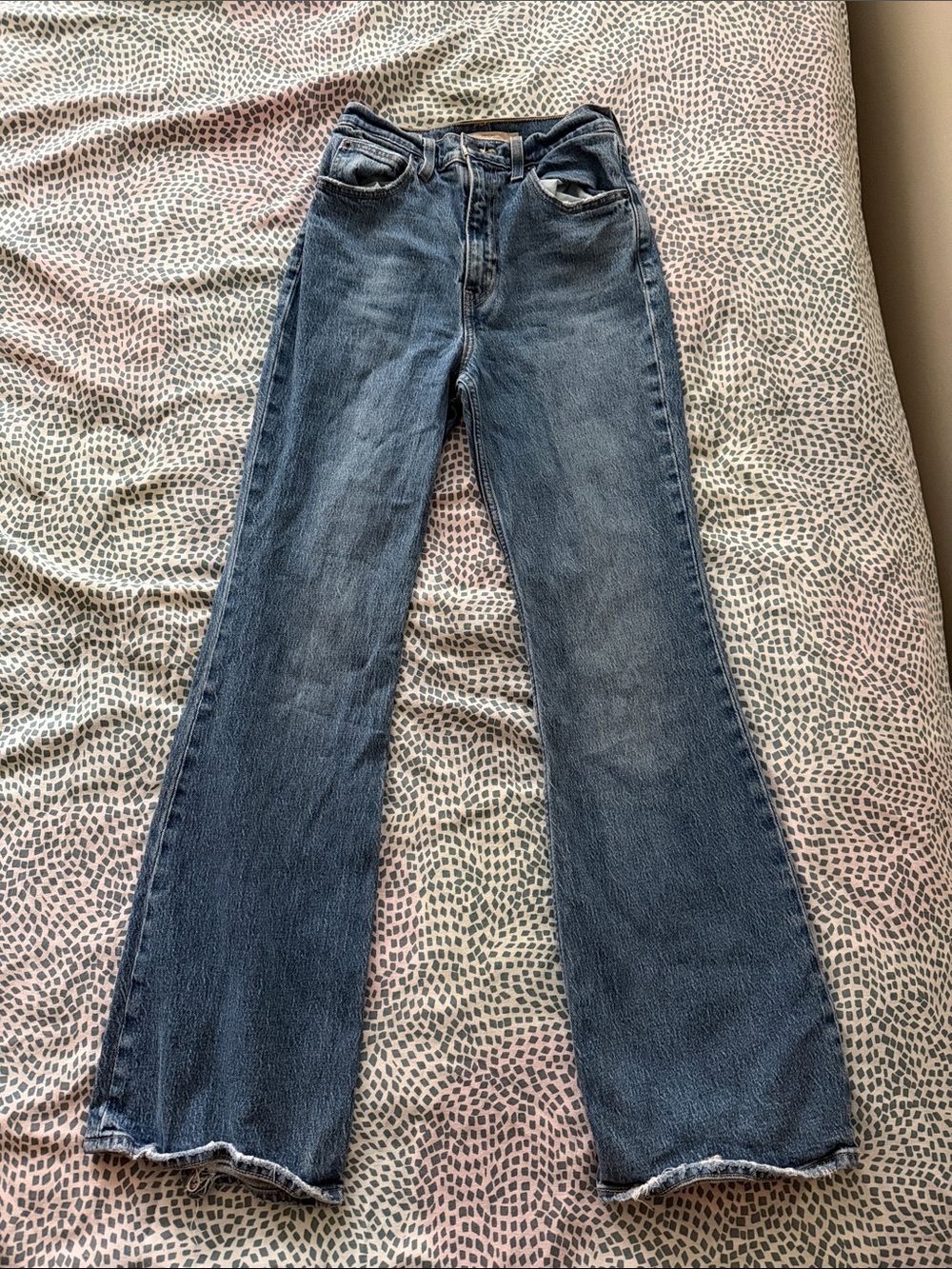 Levi's Women's 70’s high Flare in Medium Blue Wash